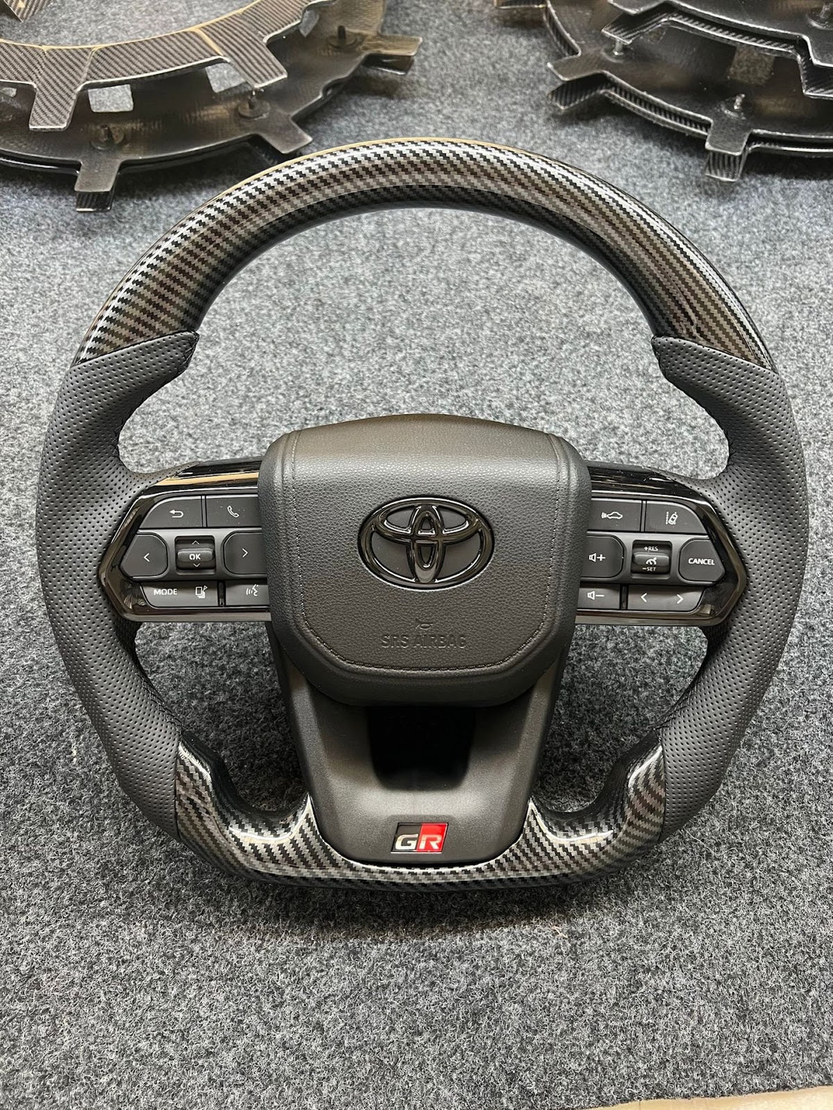 Toyota Alphard, Crown, Hilux, Land Cruiser — Patterned Steering Wheel