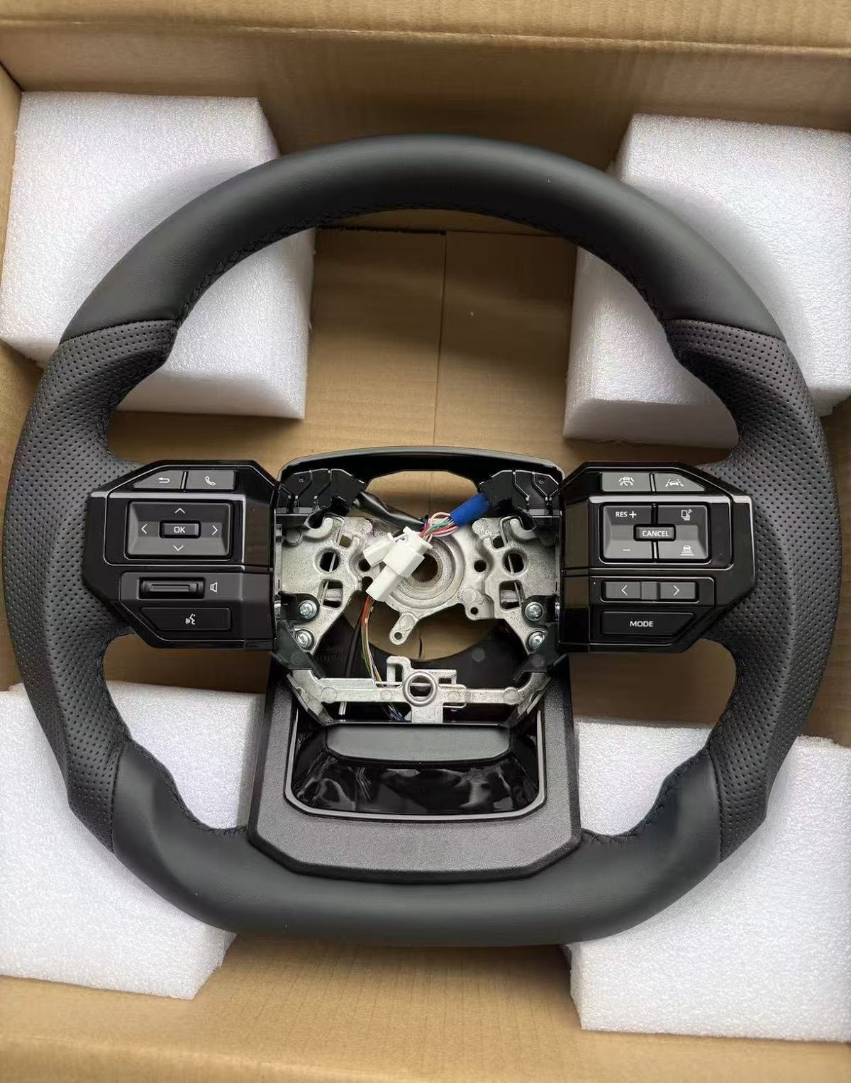 Toyota Camry, FJ Cruiser, Highlander, Land Cruiser Prado Steering Wheel